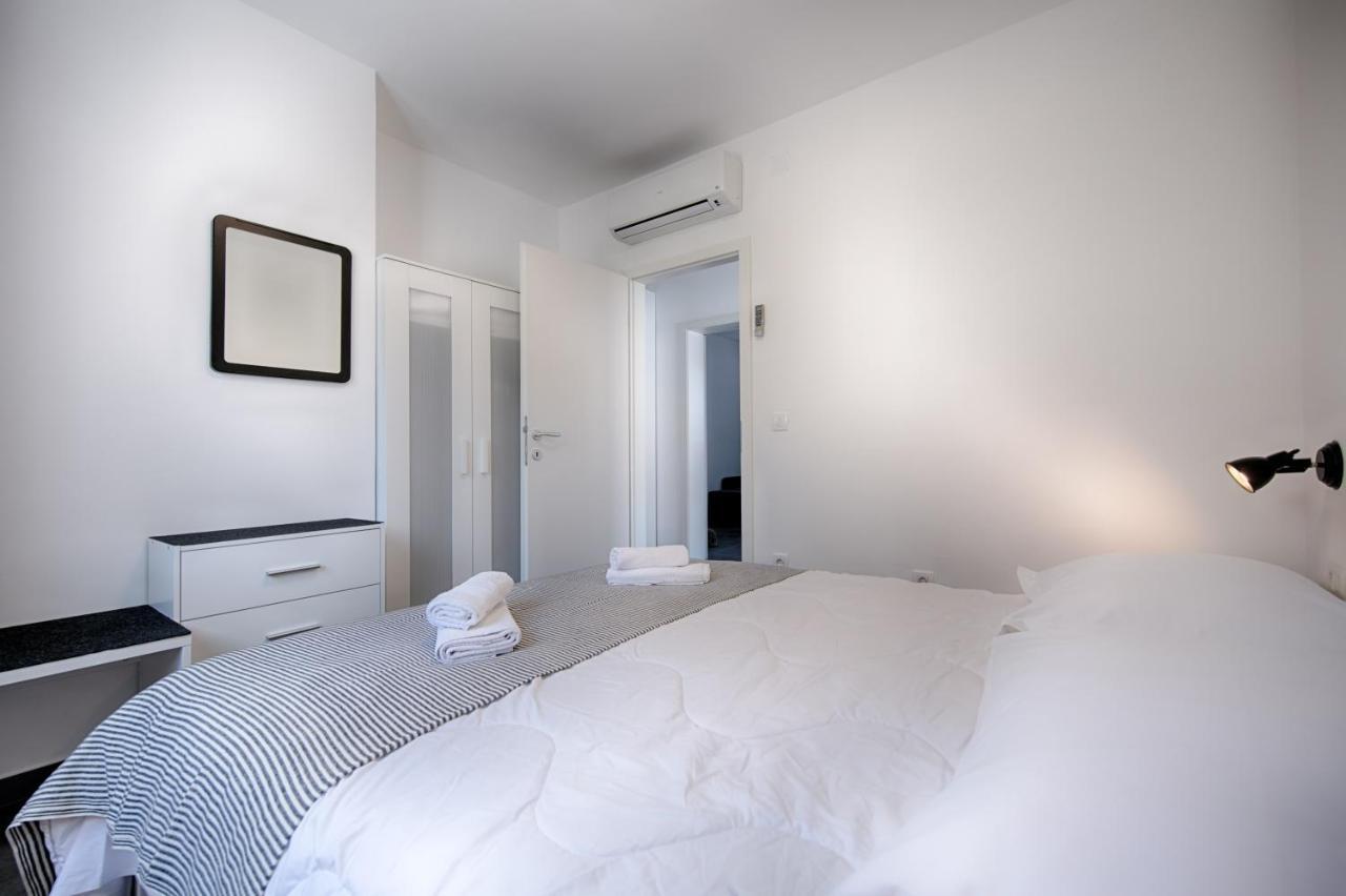 Apartmani Dule Komiza Exterior photo