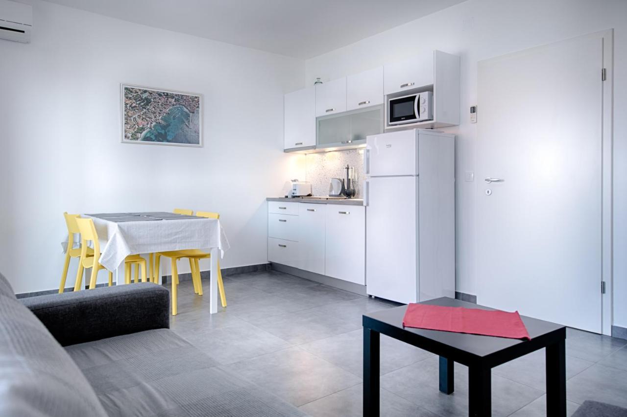 Apartmani Dule Komiza Exterior photo