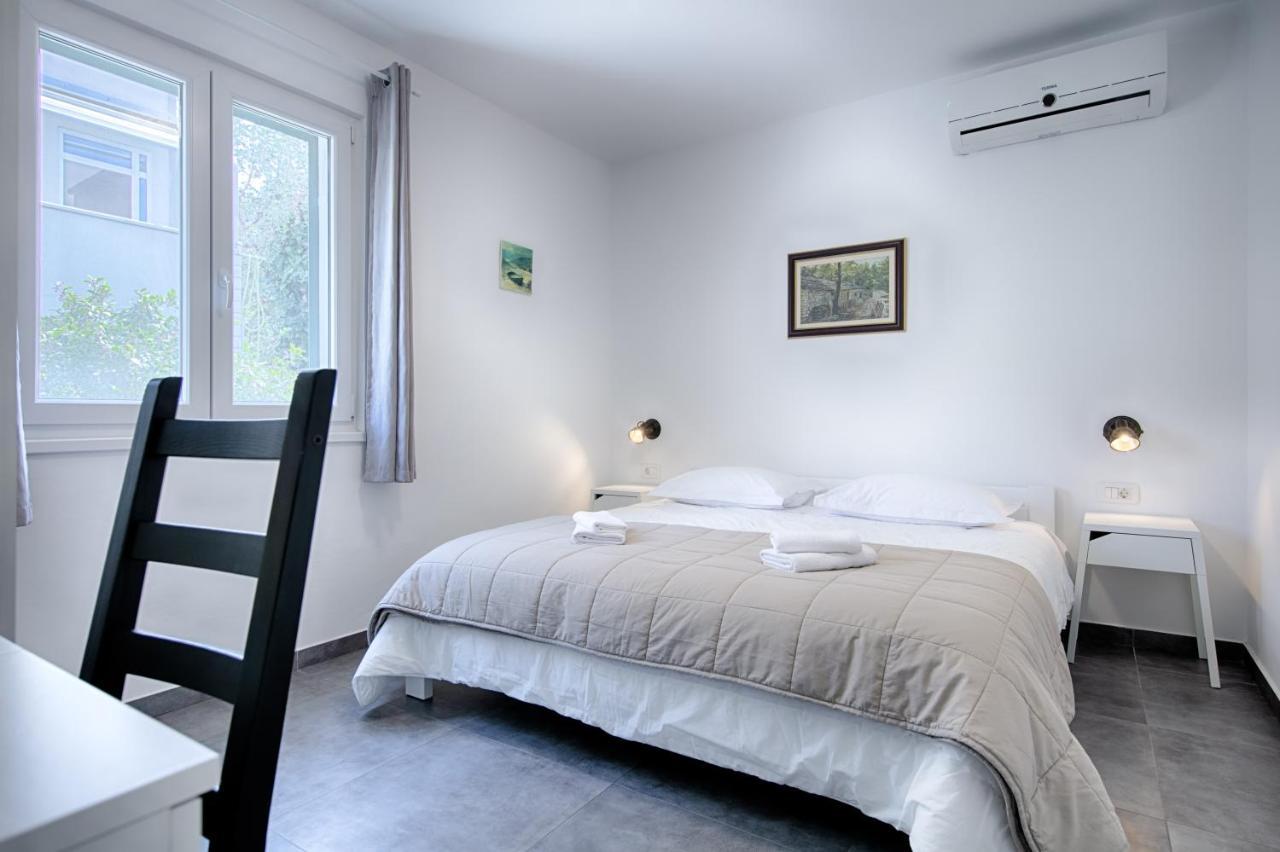 Apartmani Dule Komiza Exterior photo