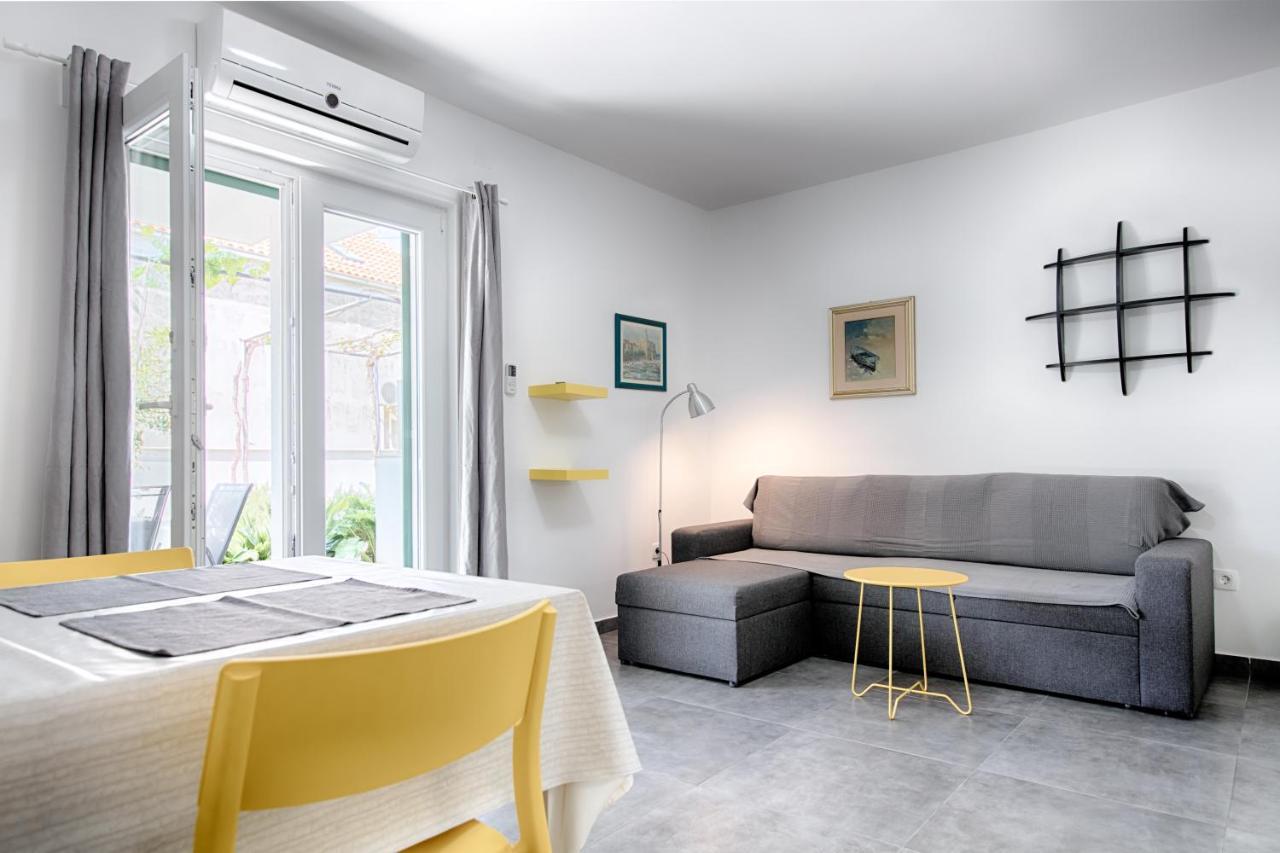 Apartmani Dule Komiza Exterior photo