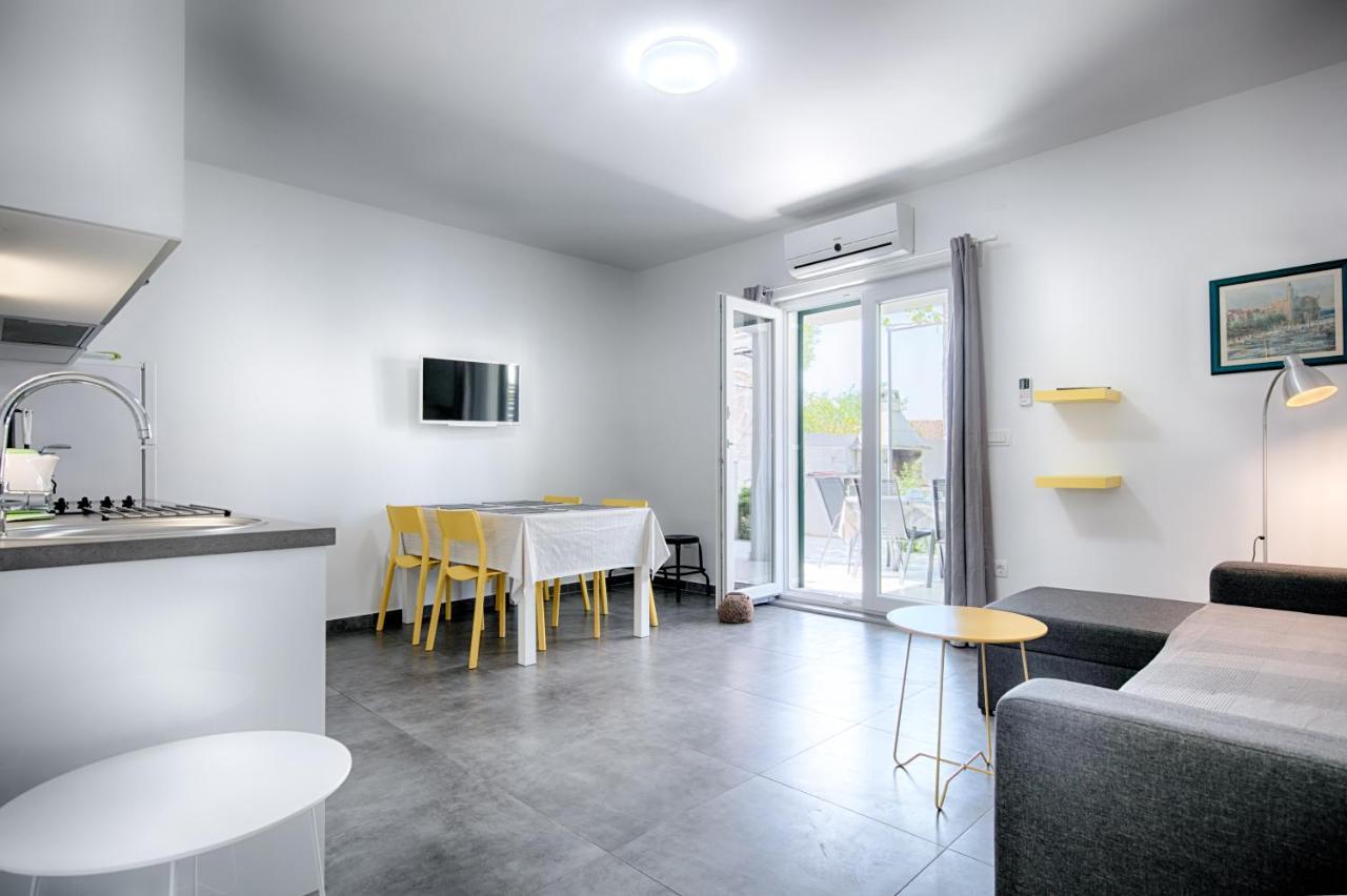 Apartmani Dule Komiza Exterior photo