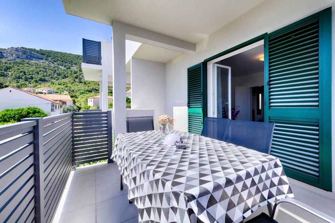Apartmani Dule Komiza Exterior photo