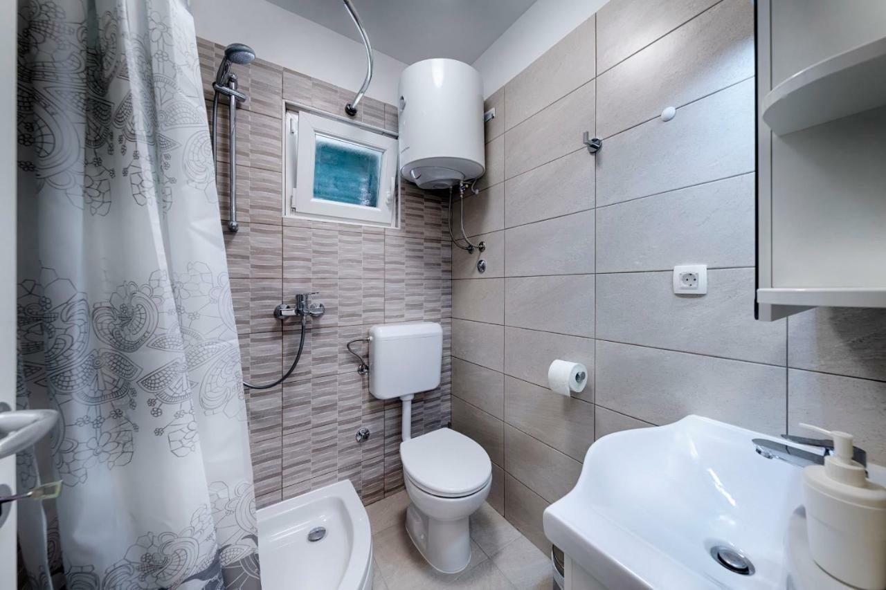 Apartmani Dule Komiza Exterior photo