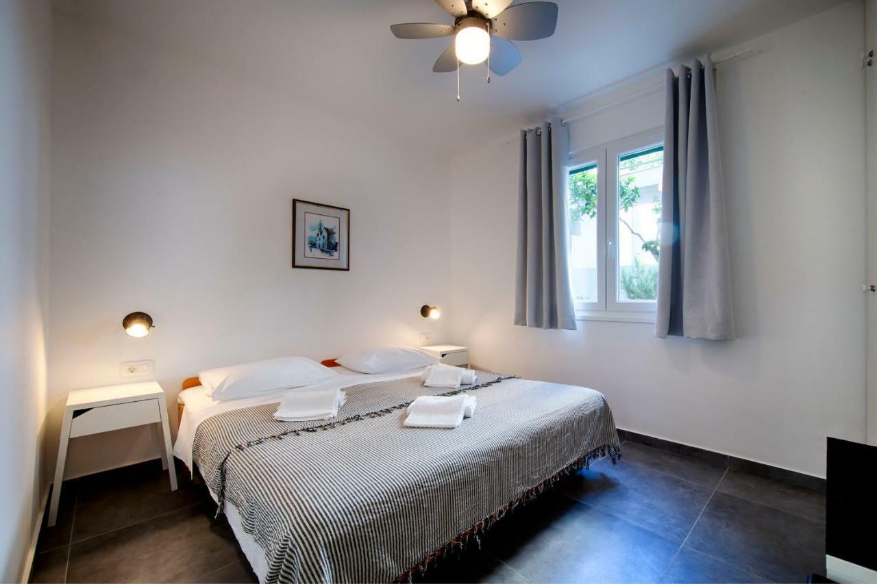 Apartmani Dule Komiza Exterior photo